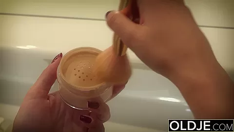 College teen 18+ wakes up and fucks her older boyfriend