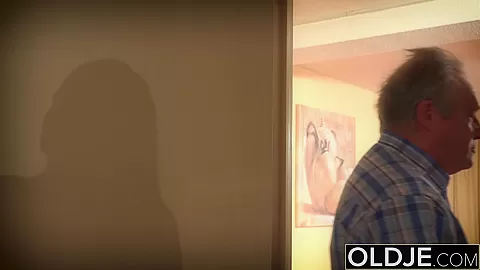 College teen 18+ wakes up and fucks her older boyfriend