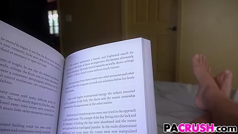 PAWG Jeleana Marie Plays With Her Pa