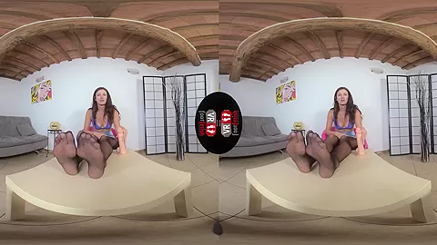 Jaw-Droppingly Sexy Lilian Tells You How To Jerk Off - Foot Fetish JOI