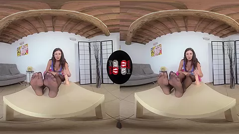 Jaw-Droppingly Sexy Lilian Tells You How To Jerk Off - Foot Fetish JOI