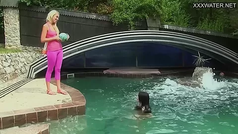 Hot Pornstar - Sexy Girls Eating Pussy By The Pool