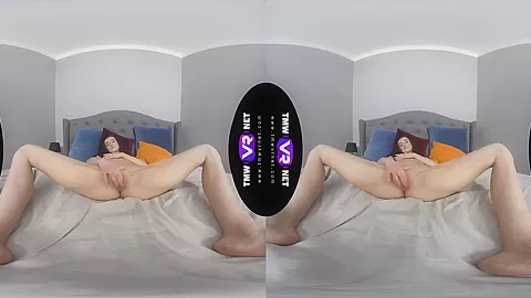 Early riser rubs cunt in bed