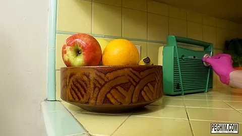Siouxsie Q Kitchen Creeper - Sex Movies Featuring Peghim