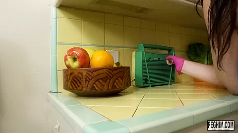 Siouxsie Q Kitchen Creeper - Sex Movies Featuring Peghim