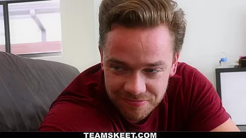 Kloe Kapri in Virtual Reality Versus My Tiny Step Sister - ExxxtraSmall