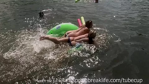 SpringBreakLife Video: Girls On A Boat