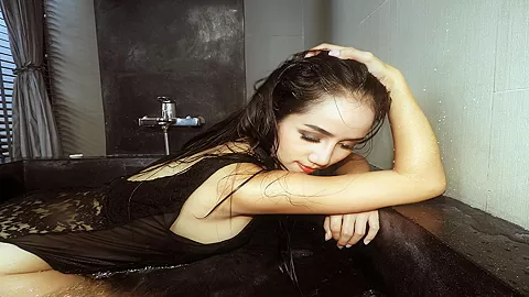 Asian teen 18+ Showers For You - VRPussyVision