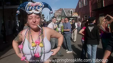 SpringBreakLife Video: Mardi Gras Flashers