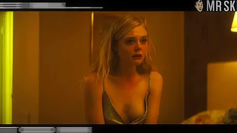 Battle of the Babes: Elle Fanning vs. Dakota Fanning - Mr.Skin