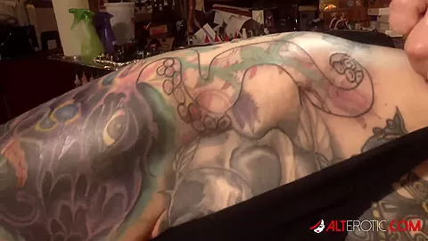 Marie Bossette Deals With a Very Painful Tattoo!