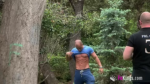Looking for groupies to fuck in the park