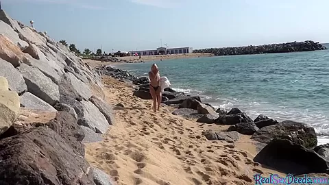 Pickedup euro babe gets fucked doggystyle on public beach