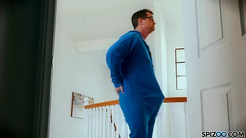 Andy Addams Fucks A Virgin - Spizoo