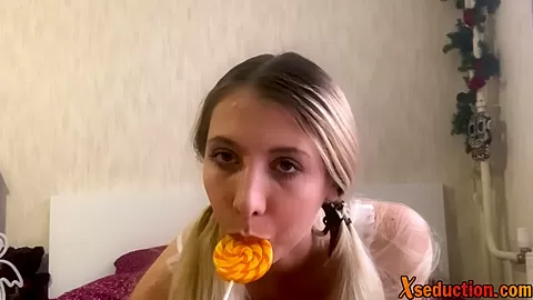 Lollipop cam babe fingering tight pussy