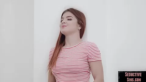 Lesbian babe dildo fucking dykes tight pussy