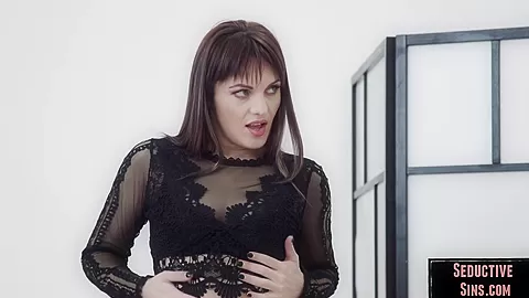Lesbian babe dildo fucking dykes tight pussy