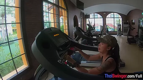 Amateurs doing a gym workout before having sex on camera in the hotel