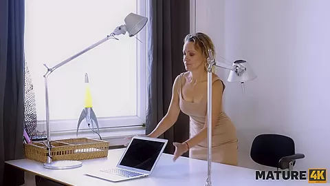 MATURE4K. Mature woman of easy virtue is penetrated by so-called IT guy