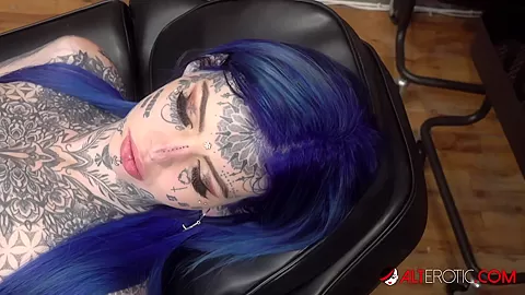 Australian beauty Amber Luke gets a new nose tattoo