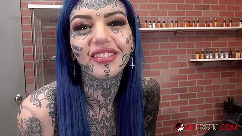 Australian beauty Amber Luke gets a new nose tattoo
