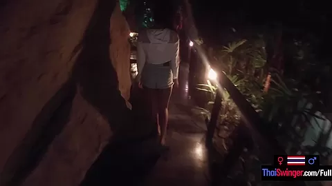 Thai teen 18+ girlfriend gives her boyfriend an amazing handjob once back