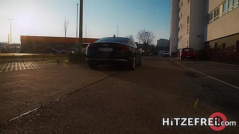 Hot Online Date In The Car - Hitzefrei