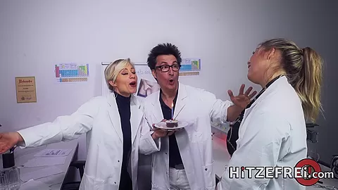 Red Super Dildo For Doctor Blow&rsquo;s Birthday - Hitzefrei