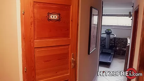 A Load Of Alien Sperm For Coco - Hitzefrei