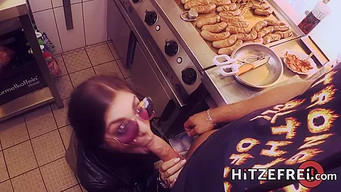 King Of Curry-sausages - With Or Without Intestines? - Hitzefrei