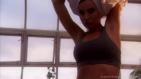 Sporty babe loves getting naked and exploring herself