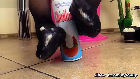NylonUp Video: Tessa