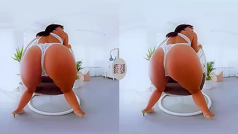 Claudia's Big Booty Call