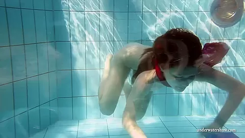 UnderwaterShow Video: Mia