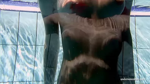 UnderwaterShow Video: Mia