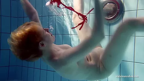 UnderwaterShow Video: Lucie