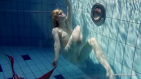 UnderwaterShow Video: Lucie