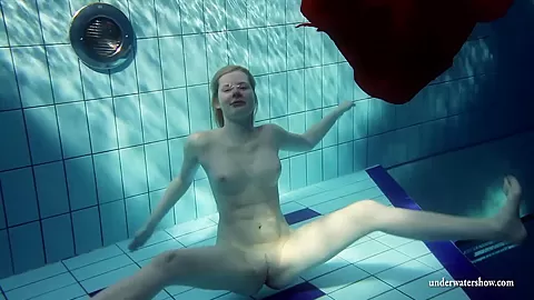 UnderwaterShow Video: Lucie