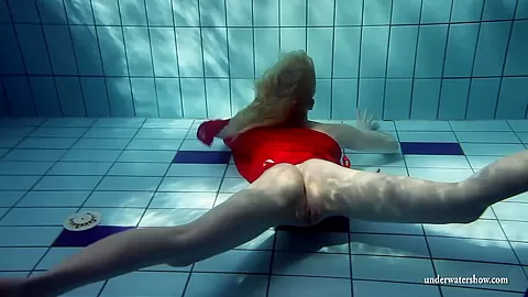 UnderwaterShow Video: Lucie