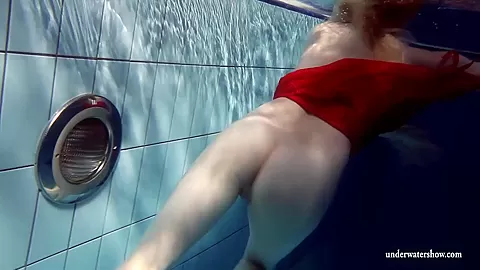UnderwaterShow Video: Lucie