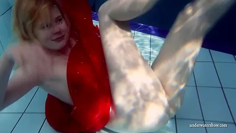 UnderwaterShow Video: Lucie