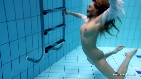 UnderwaterShow Video: Silvie