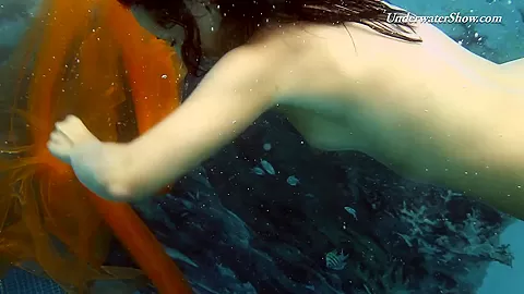 UnderwaterShow Video: Krasula Fedorchuk and Liza Rachinska