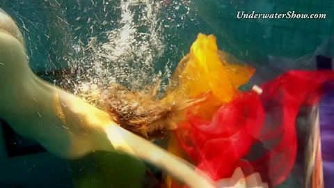UnderwaterShow Video: Edwige