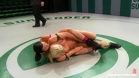 Holly 'the Hit Man' Heart (0-1)Vswenona 'the Gymnast' (0-0) - Publicdisgrace