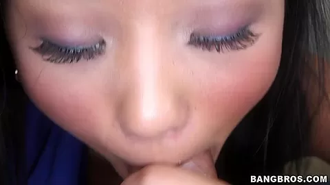 This Amateur Asian Swallows Everything - BigMouthfuls