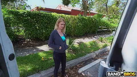 Outsmarting a Hustler For Sex - BangBus