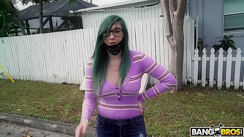 Waitress Gets Huge Tip on The Bus - BangBus