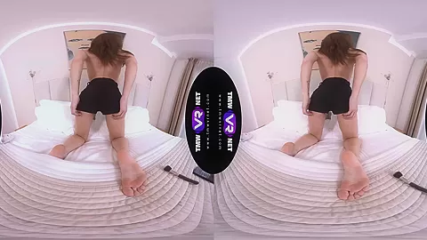 Make-up brush gives solo orgasms