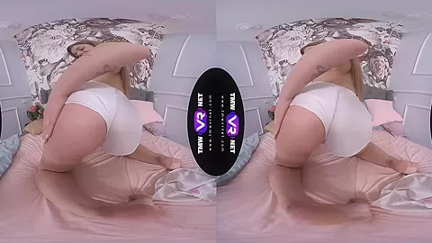 Home alone gets her orgasm